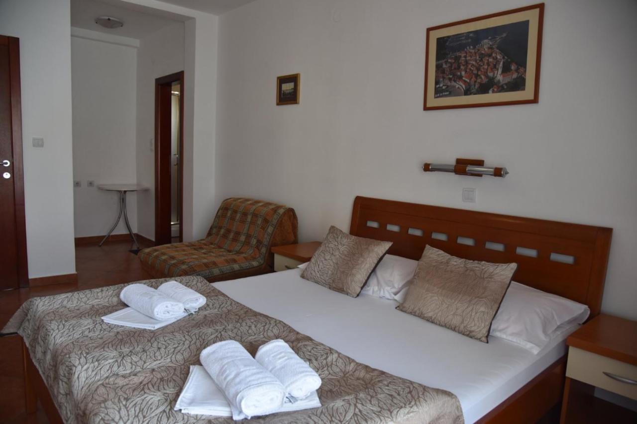 Guest House Zec 부드바 외부 사진