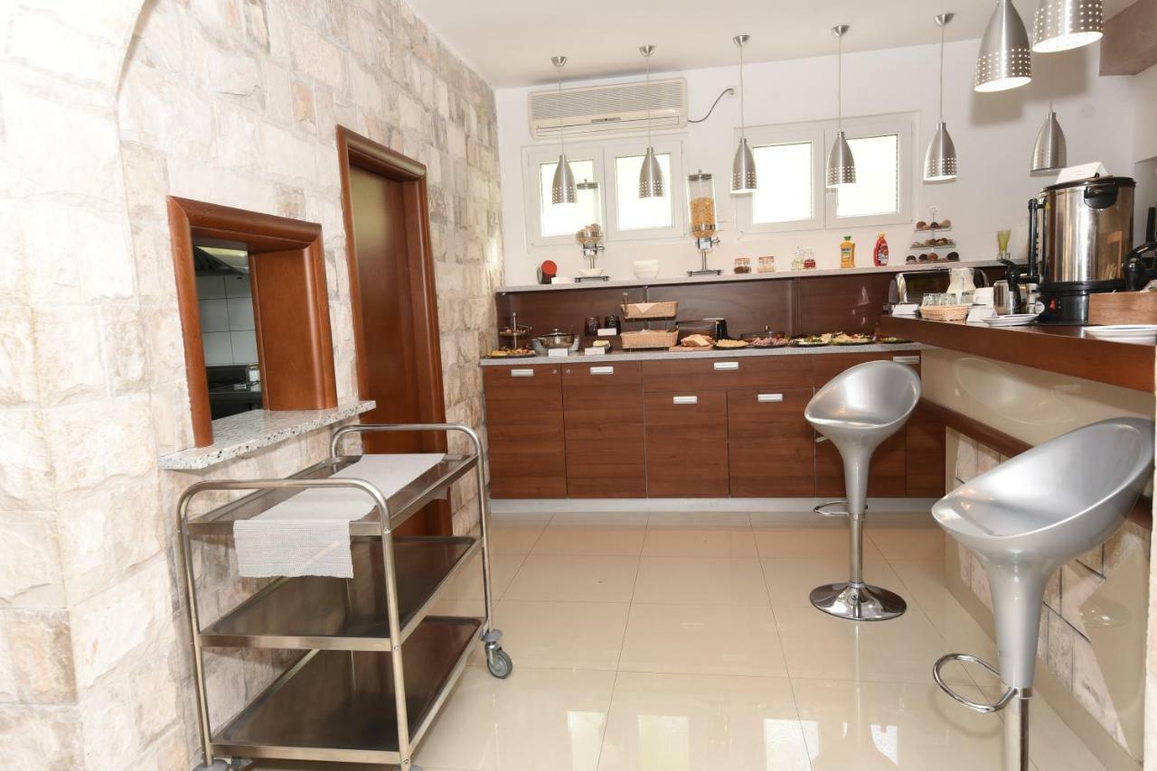 Guest House Zec 부드바 외부 사진