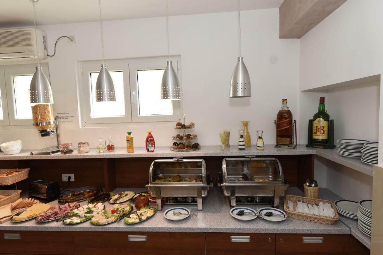 Guest House Zec 부드바 외부 사진