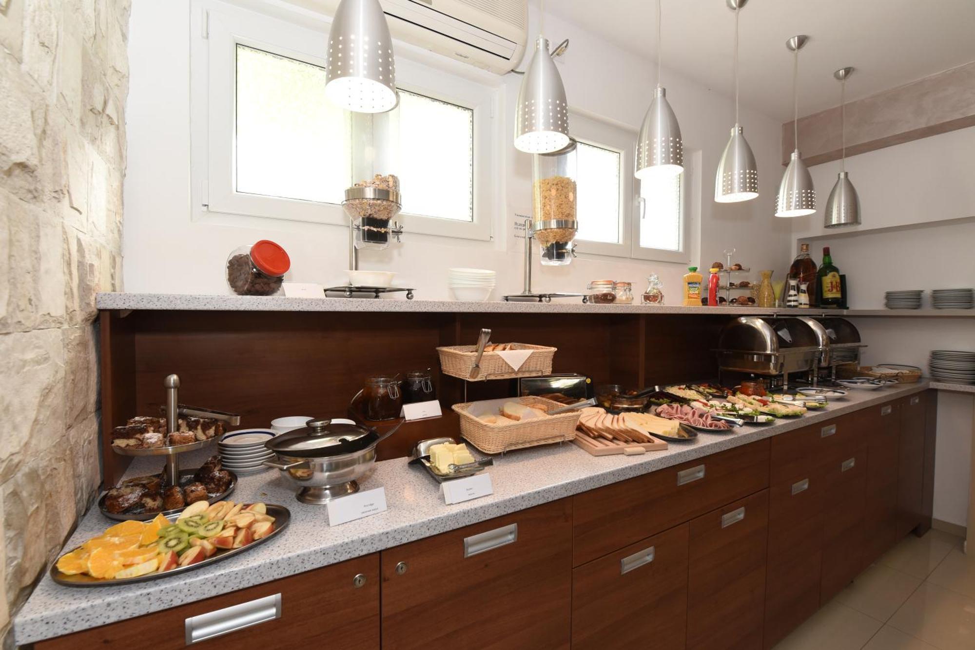 Guest House Zec 부드바 외부 사진