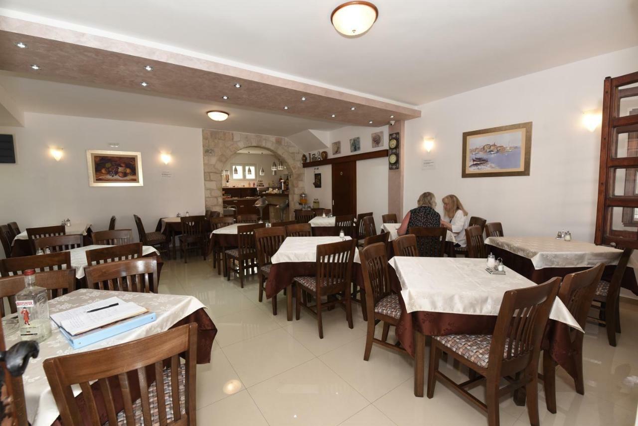 Guest House Zec 부드바 외부 사진