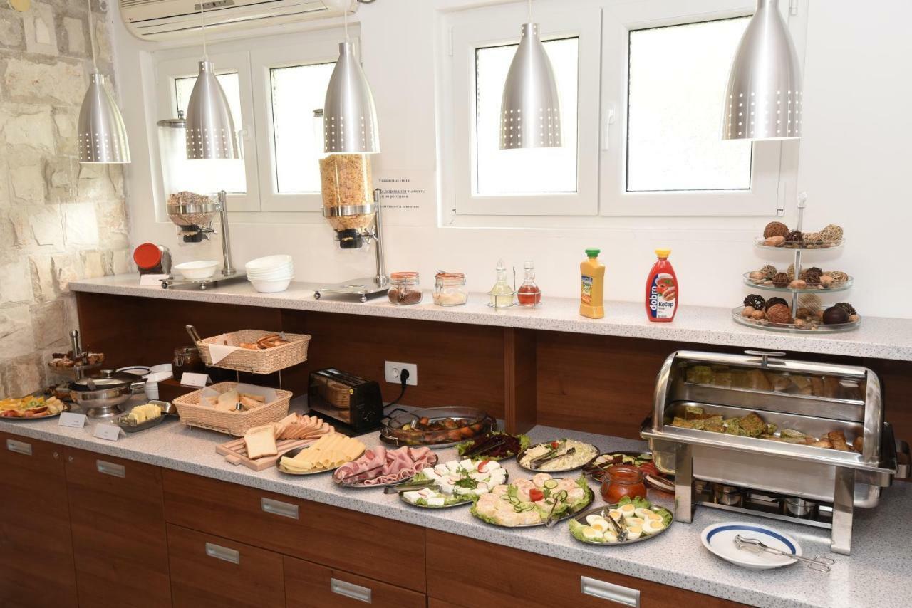 Guest House Zec 부드바 외부 사진