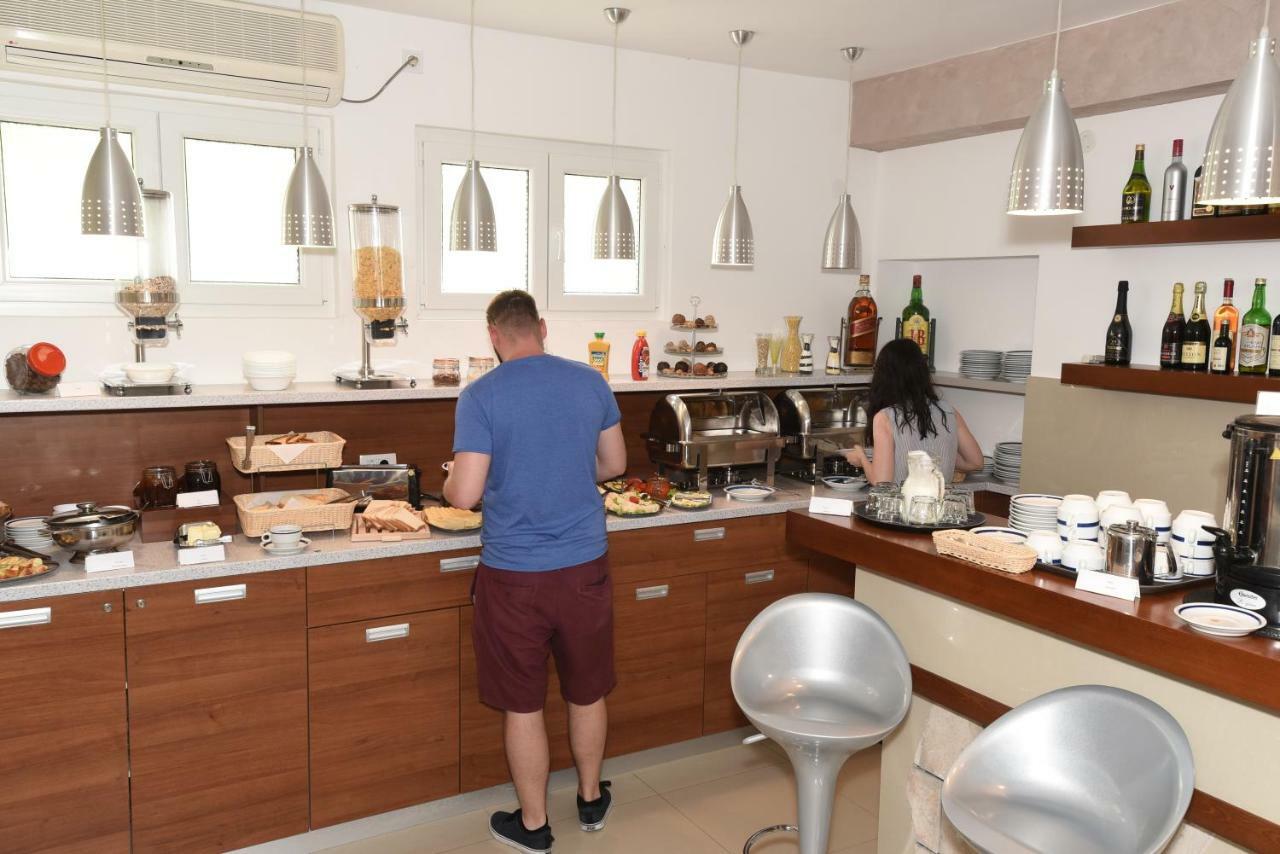 Guest House Zec 부드바 외부 사진