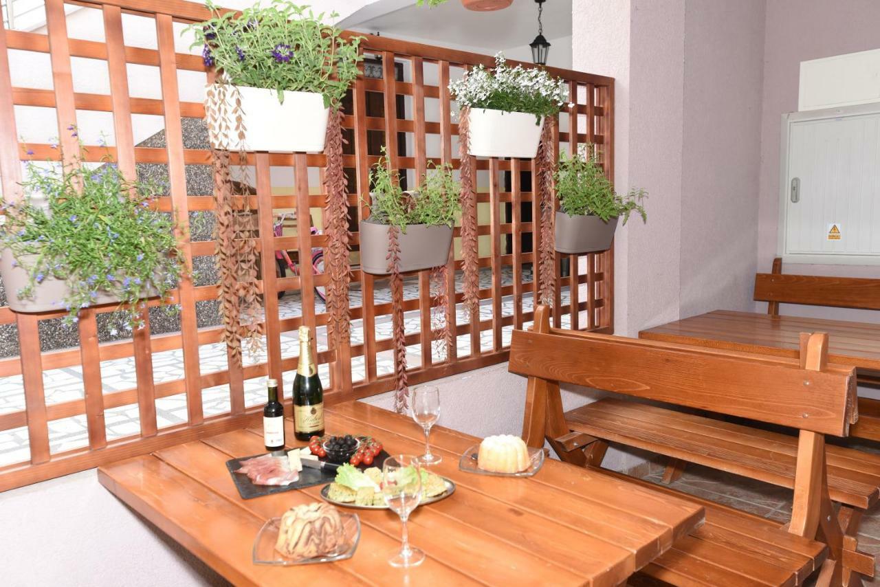 Guest House Zec 부드바 외부 사진