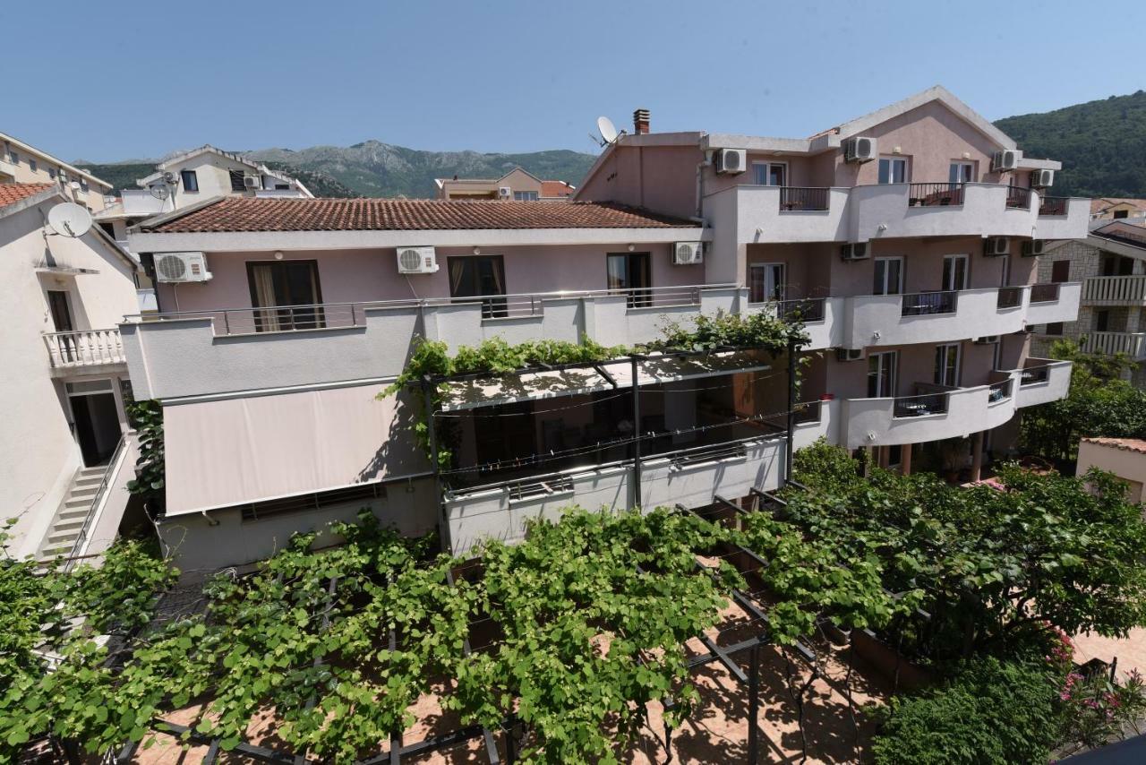 Guest House Zec 부드바 외부 사진